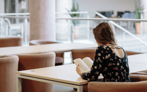 how to stay focused in college